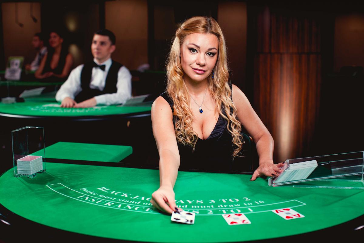 Live Dealers Prove Big Draw for Online Casinos
